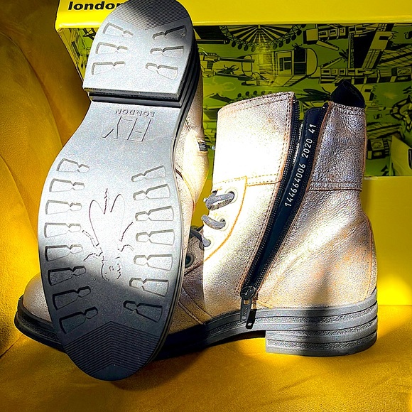 FLY LONDON Boots KARA664FLY zone SIZE 10 Cool pearl opalescent look with buckle - Picture 7 of 10